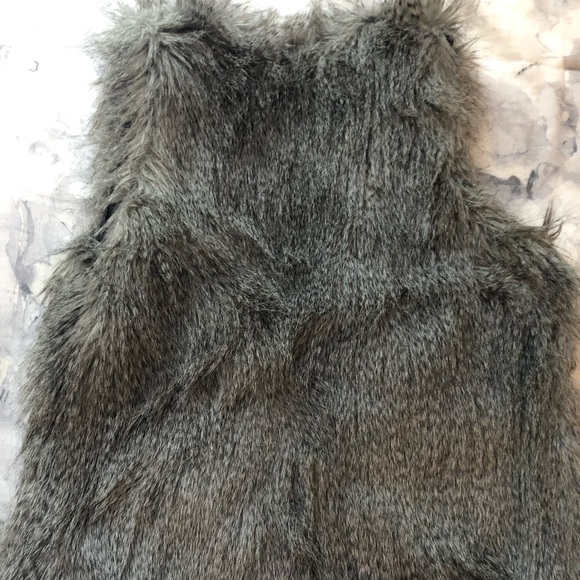 Dynamite Faux Fur Vest - Picture 6 of 8